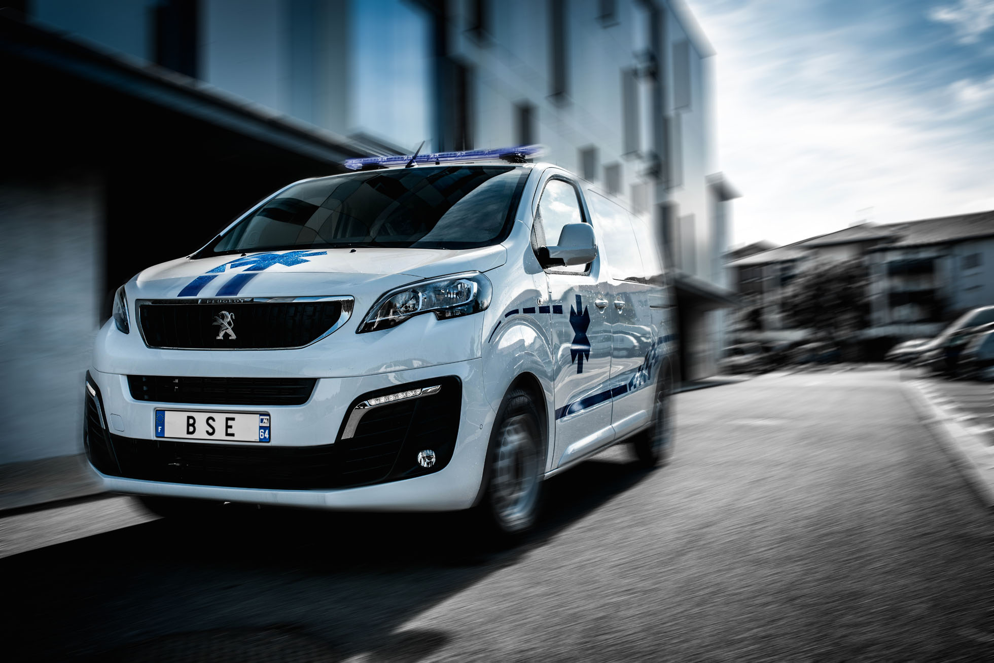 image-test ambulance Peugeot