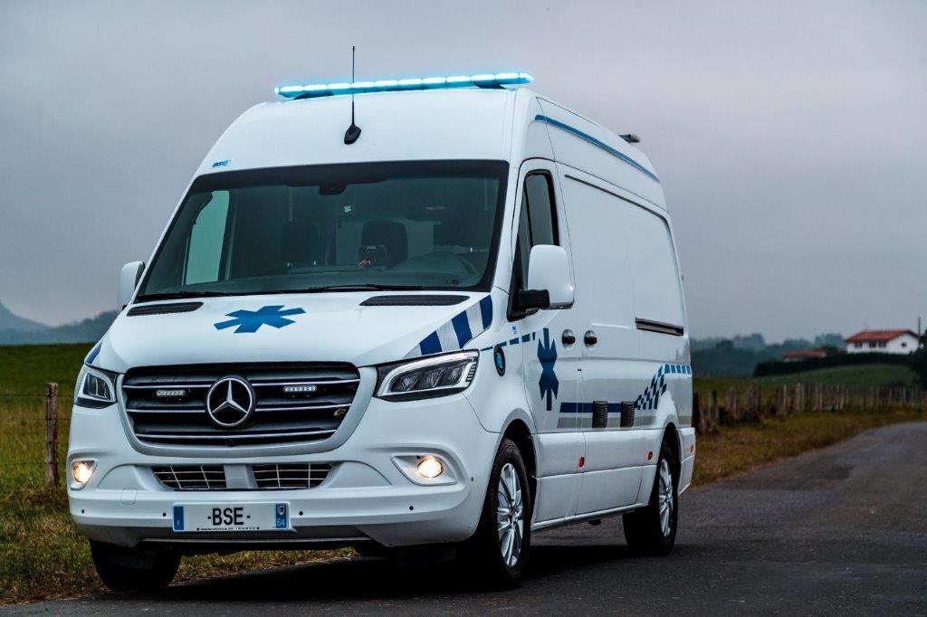 image-test ambulance Mercedes