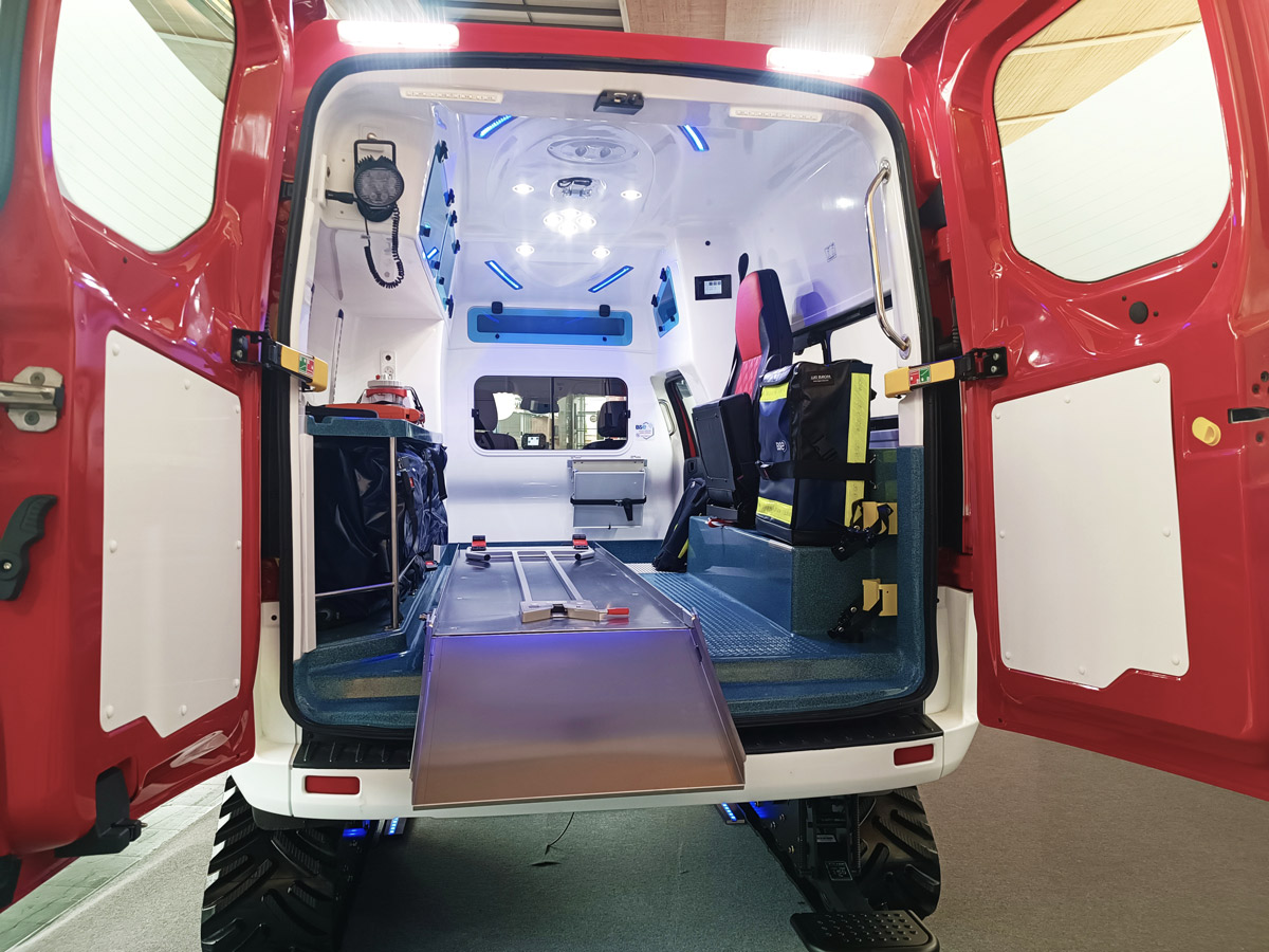 Salon Interschutz ambulances secours 4x4