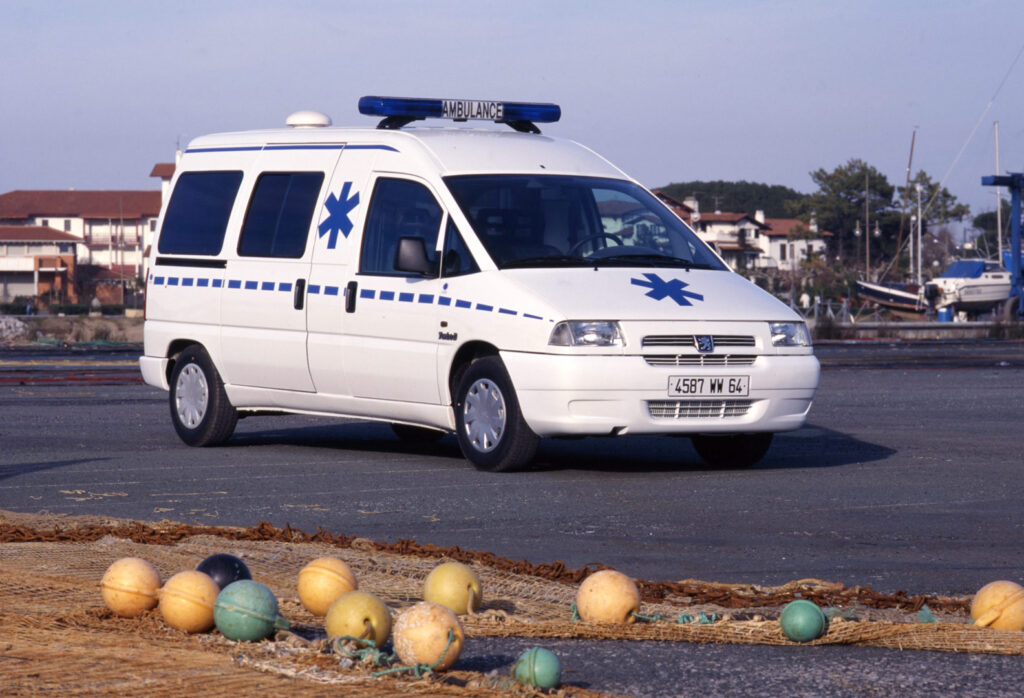 Ambulance Peugeot Expert ralonngé