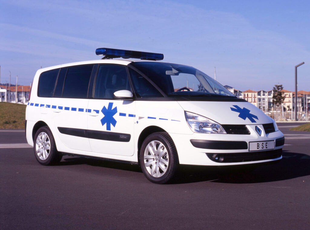 BSE transforme un monospace en ambulance, sur de la base d'un Renault Espace