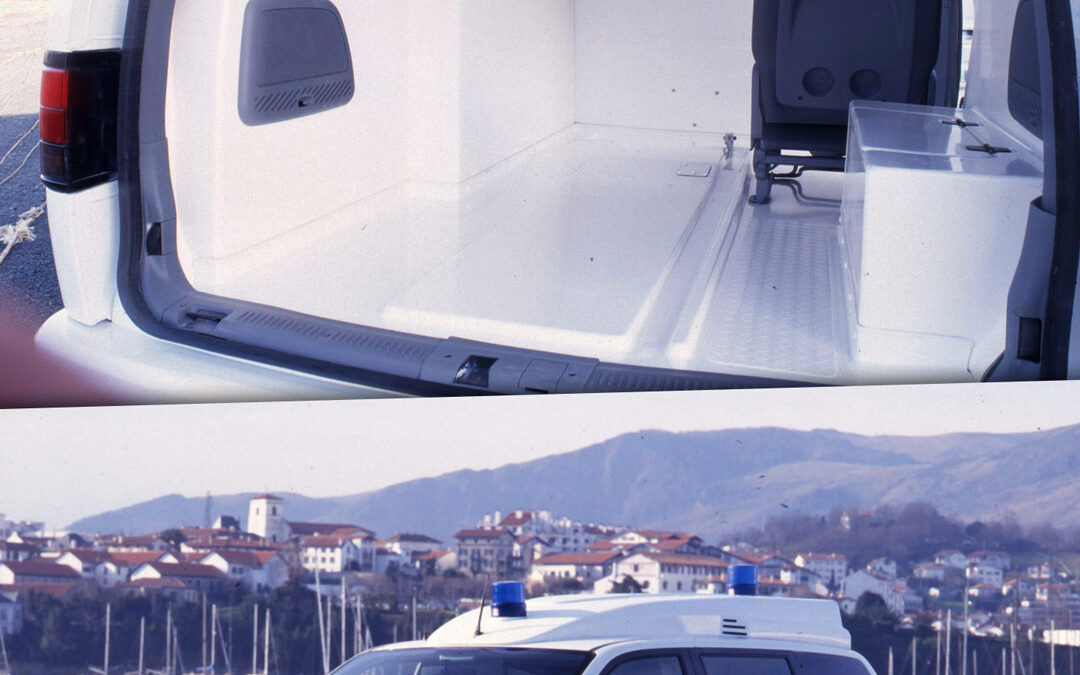 Démarrage d’une relation commerciale avec Peugeot et première ambulance Peugeot 806