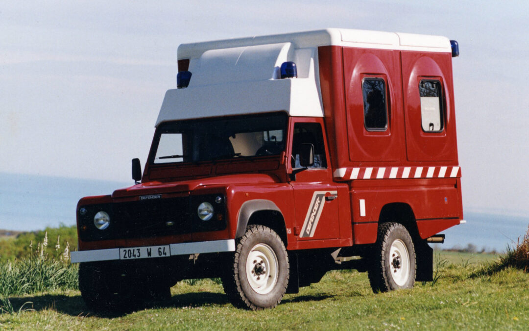 Land Rover Defender : premières innovations tout terrain sur base de 4×4 Pick-up