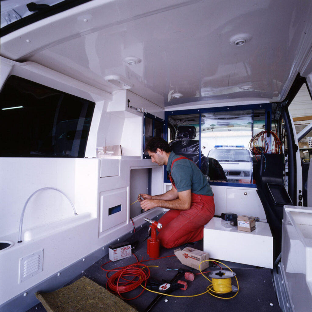 Assemblage de la première ambulance Mercedes-Benz Vito