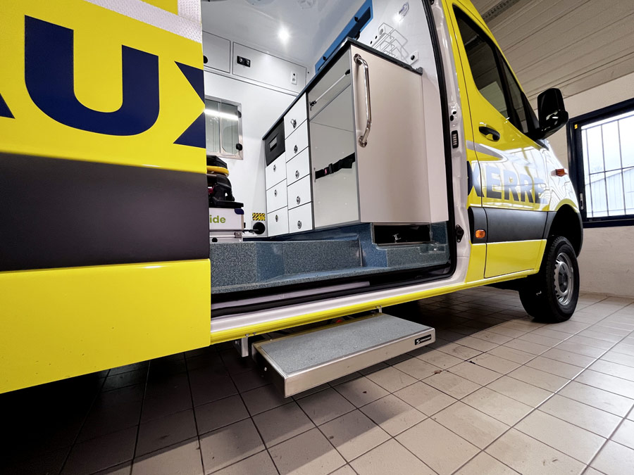 UMH Mercedes Sprinter 4x4 (SAMU 89)