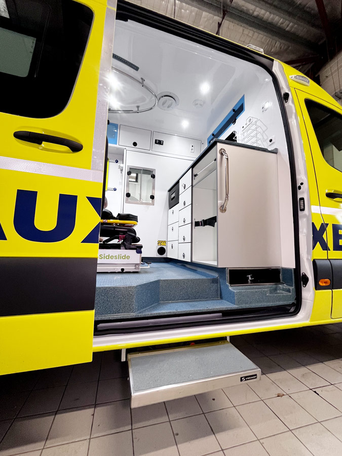 UMH Mercedes Sprinter 4x4 (SAMU 89)