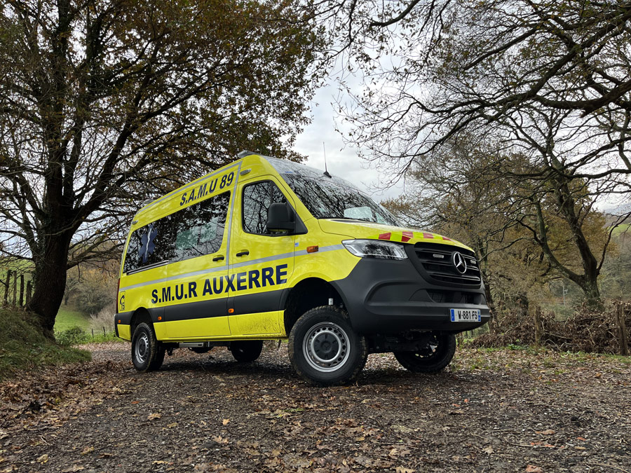 UMH Mercedes Sprinter 4x4 (SAMU 89)