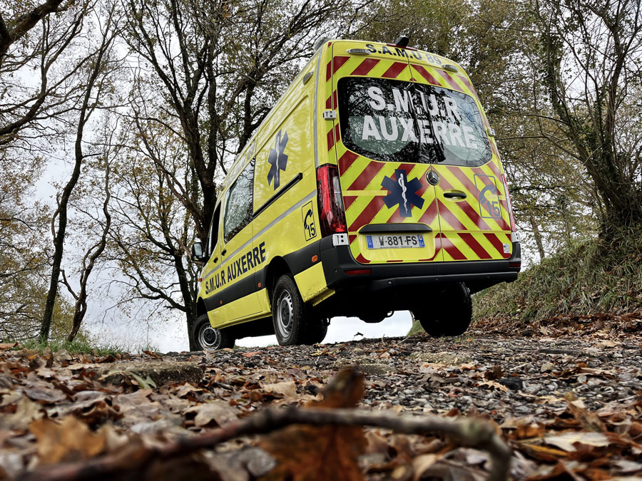 UMH Mercedes Sprinter 4x4 (SAMU 89)