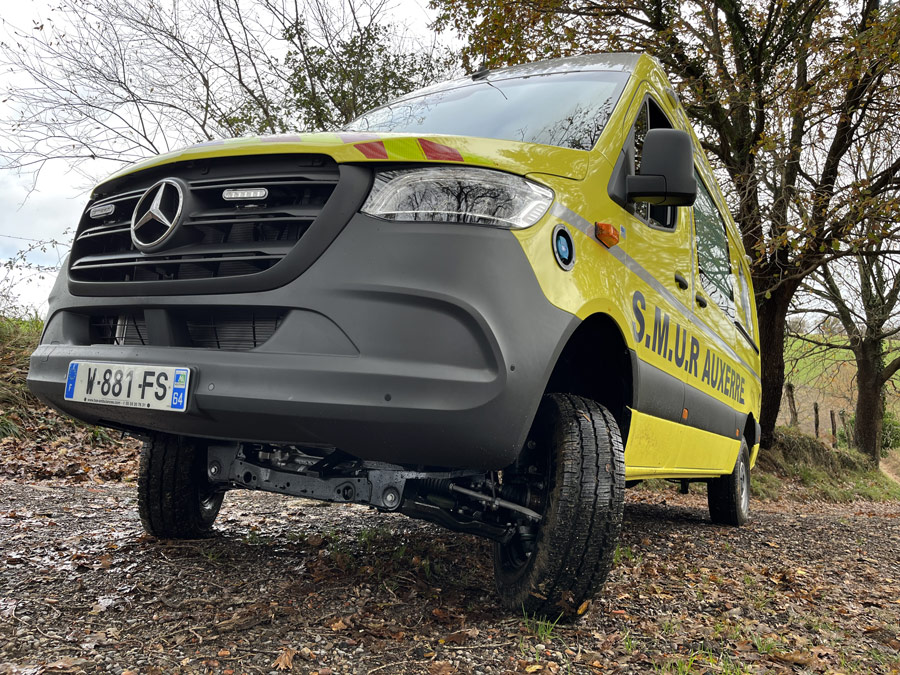 UMH Mercedes Sprinter 4x4 (SAMU 89)