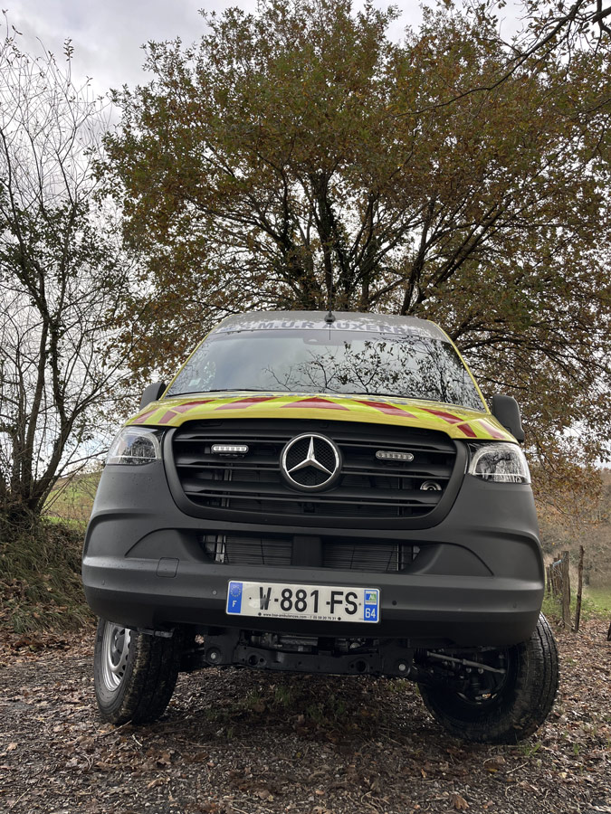 UMH Mercedes Sprinter 4x4 (SAMU 89)
