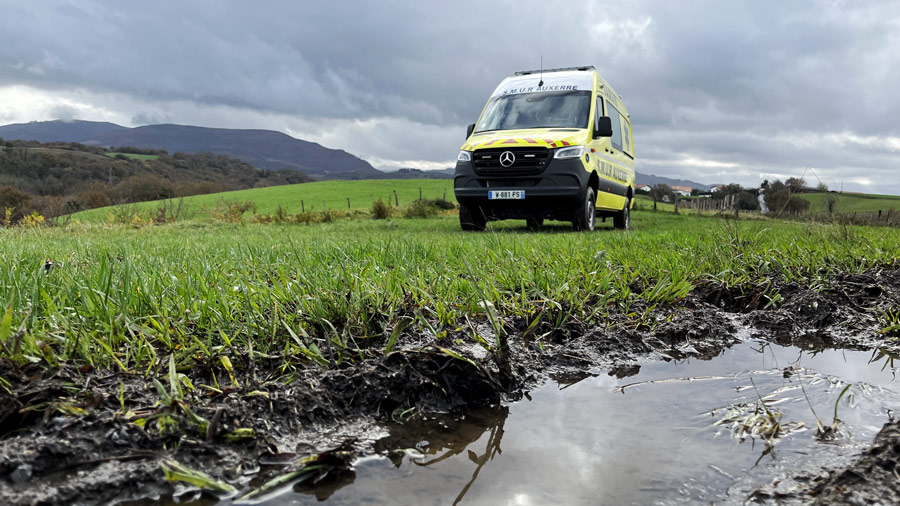 UMH Mercedes Sprinter 4x4 (SAMU 89)