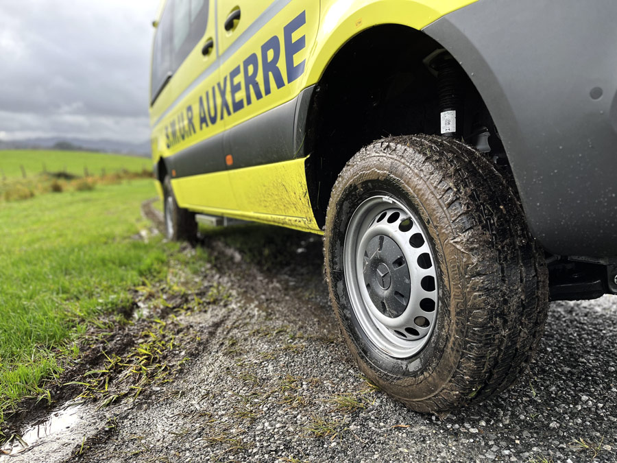 UMH Mercedes Sprinter 4x4 (SAMU 89)