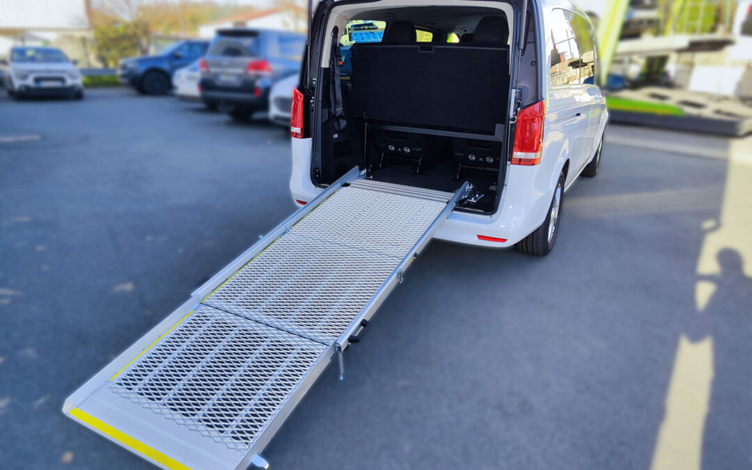 Livraison d&rsquo;un Mercedes Classe V aménagé pour le TPMR