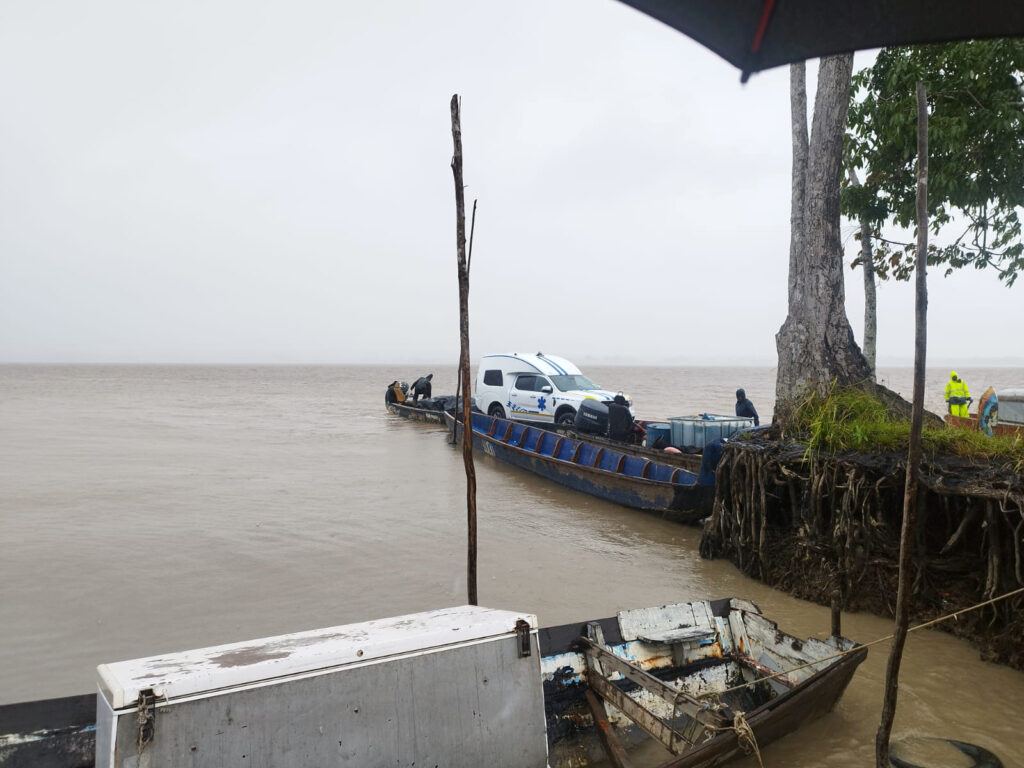 Traversée de l'Amazone pour une livraison de Ford Ranger 4x4