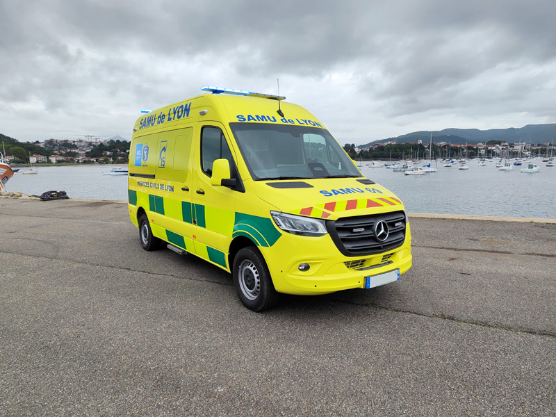 Livraison d&rsquo;une UMH Mercedes Sprinter au SAMU de Lyon