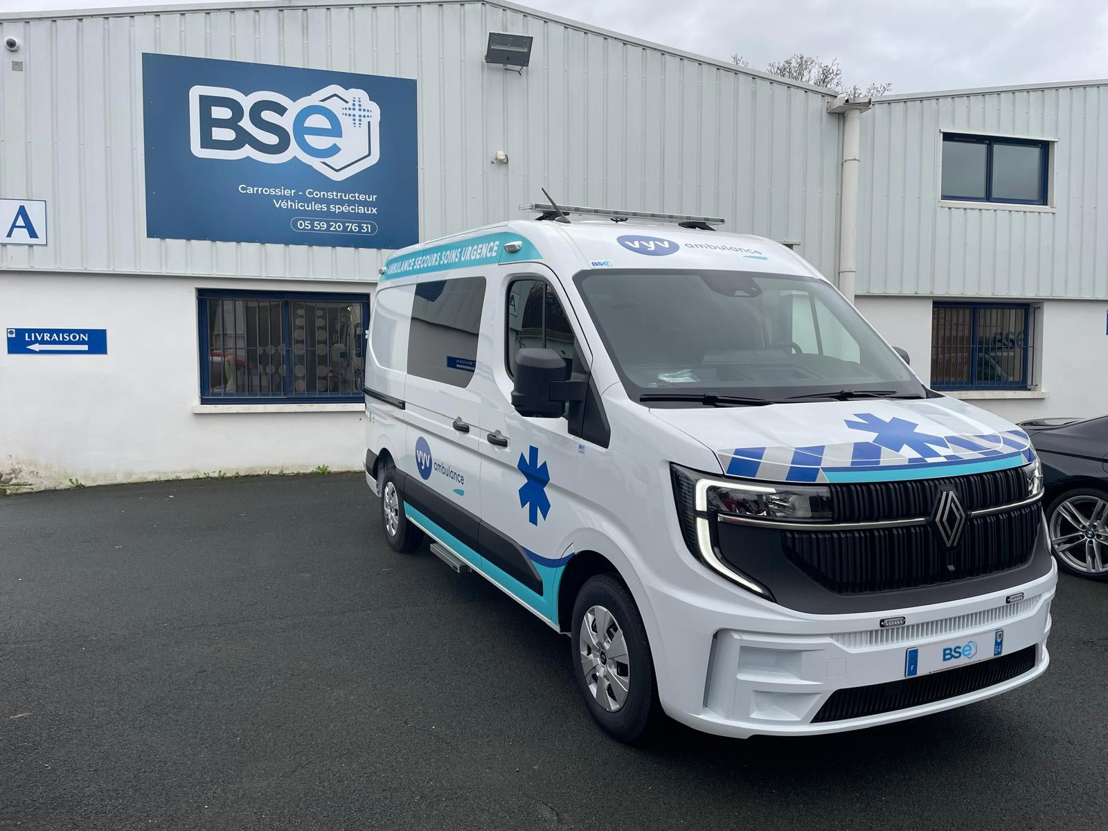 1 Renault Master – Ambulances Douarnenistes Peuziat (Douarnenez, 29) - partenaire VYV Harmonie